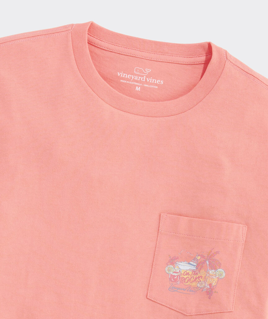 Camiseta de manga corta Vineyard Vines con bolsillo On the Rocks
