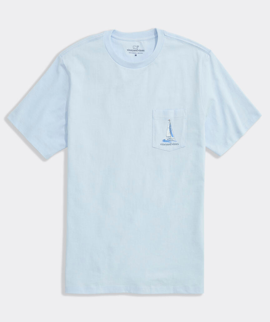 Camiseta Vineyard Vines de manga corta con bolsillo estampado de regata al atardecer